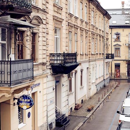 Apartments Near Potocki Palace Львов Экстерьер фото