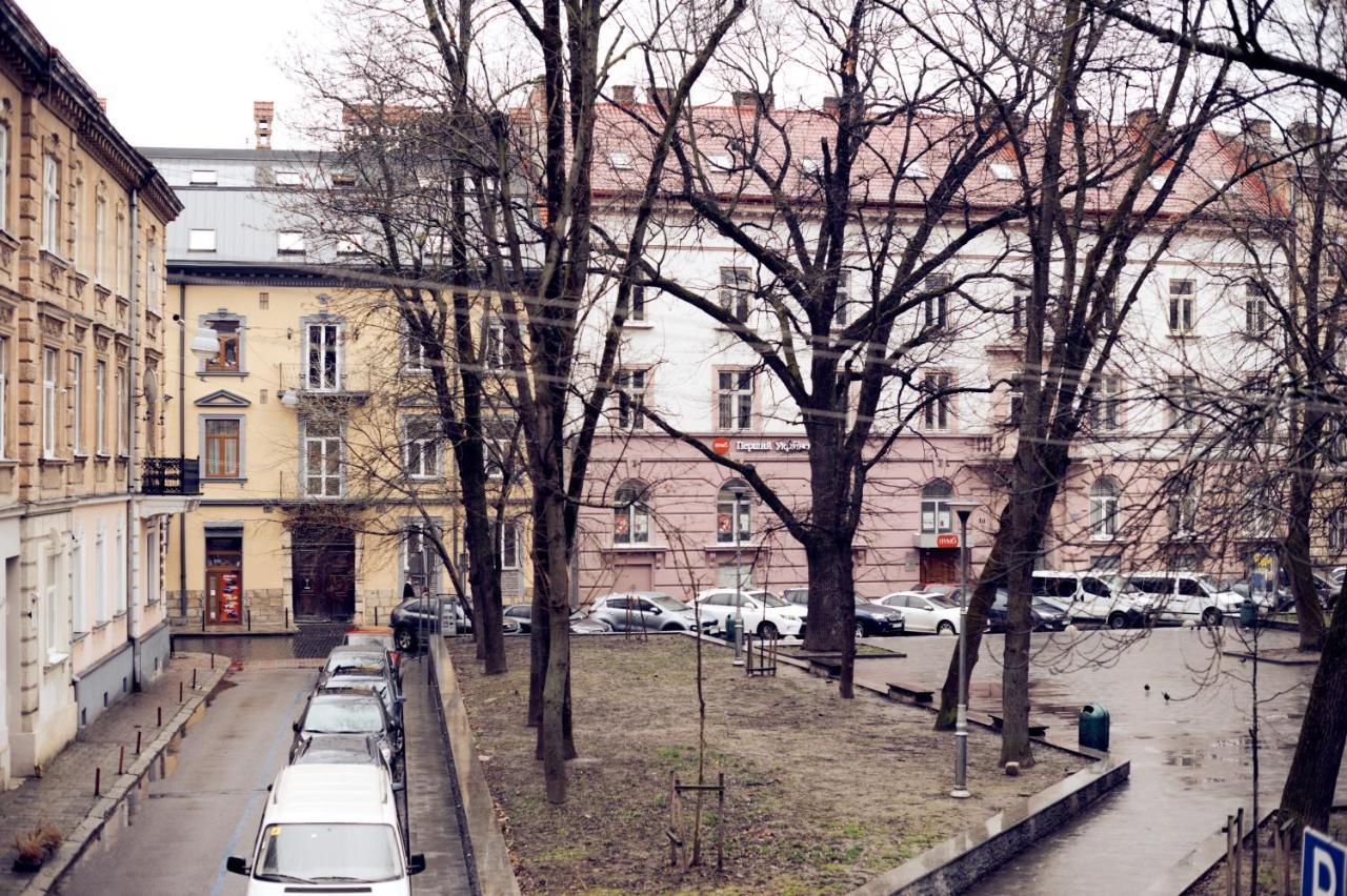 Apartments Near Potocki Palace Львов Экстерьер фото