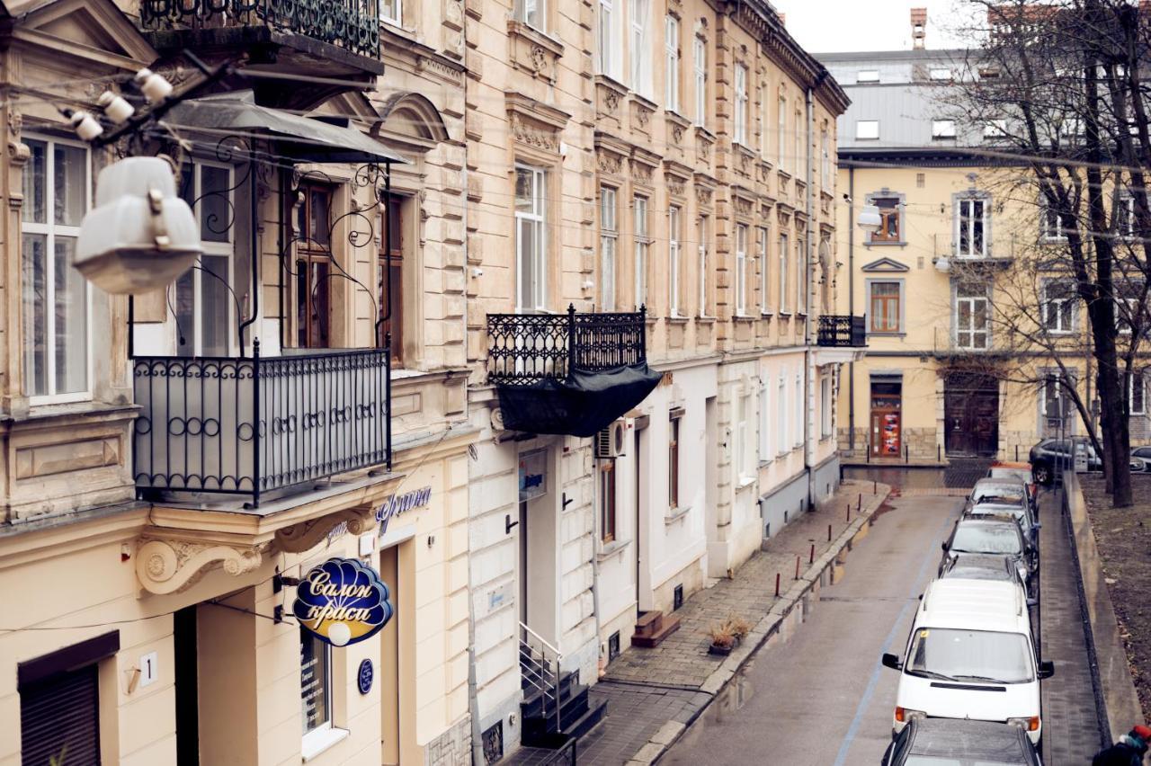 Apartments Near Potocki Palace Львов Экстерьер фото