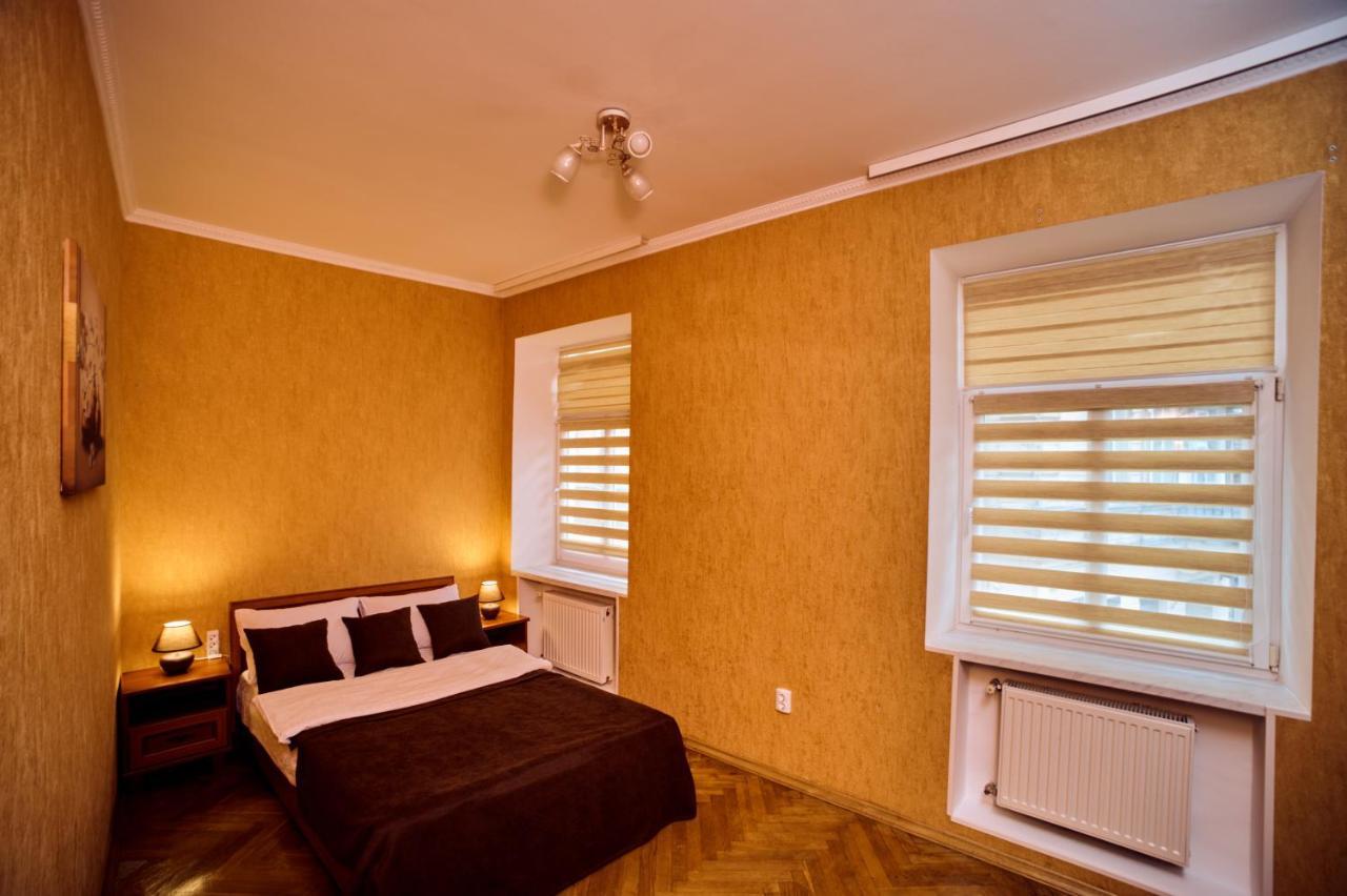 Apartments Near Potocki Palace Львов Экстерьер фото