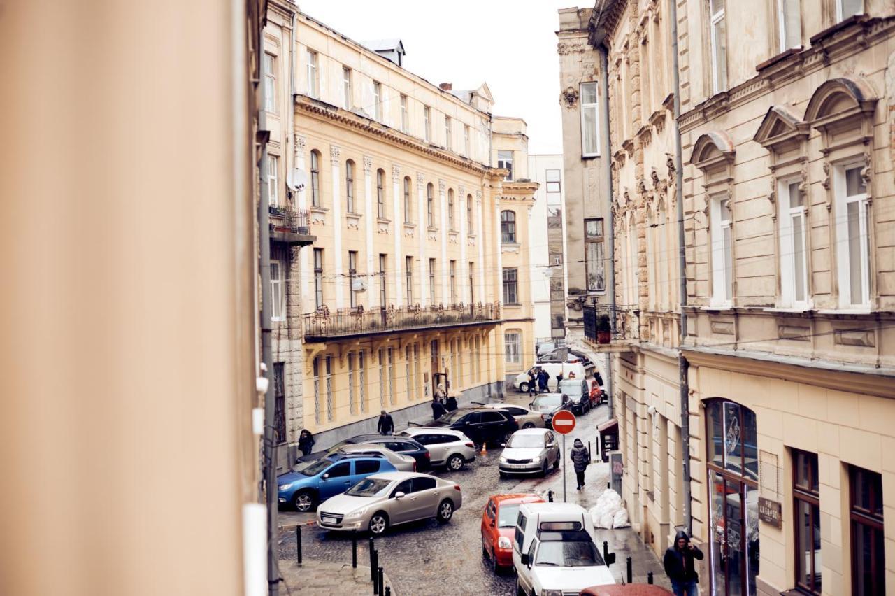 Apartments Near Potocki Palace Львов Экстерьер фото